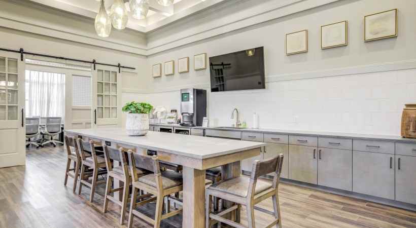 INNOVAR & - Photo 2 of 17