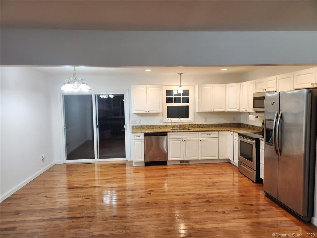 27 Webb Ter - Photo 3 of 21