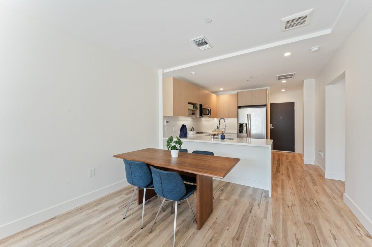 47Hundred - Photo 2 of 50