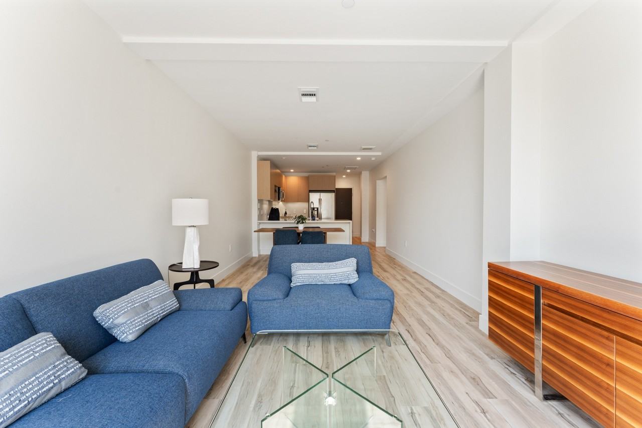 47Hundred - Photo 3 of 50