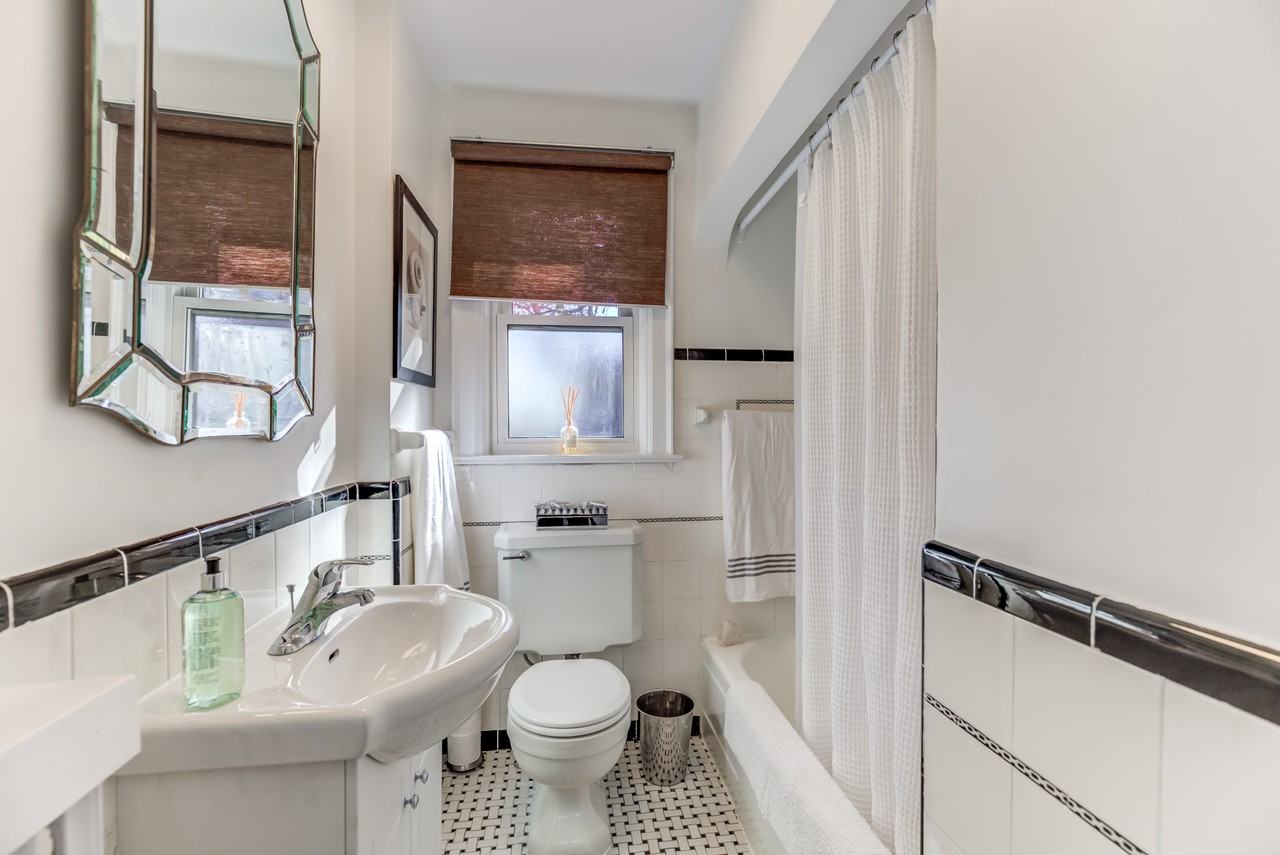 376 Glen Manor Drive - Photo 3 of 17