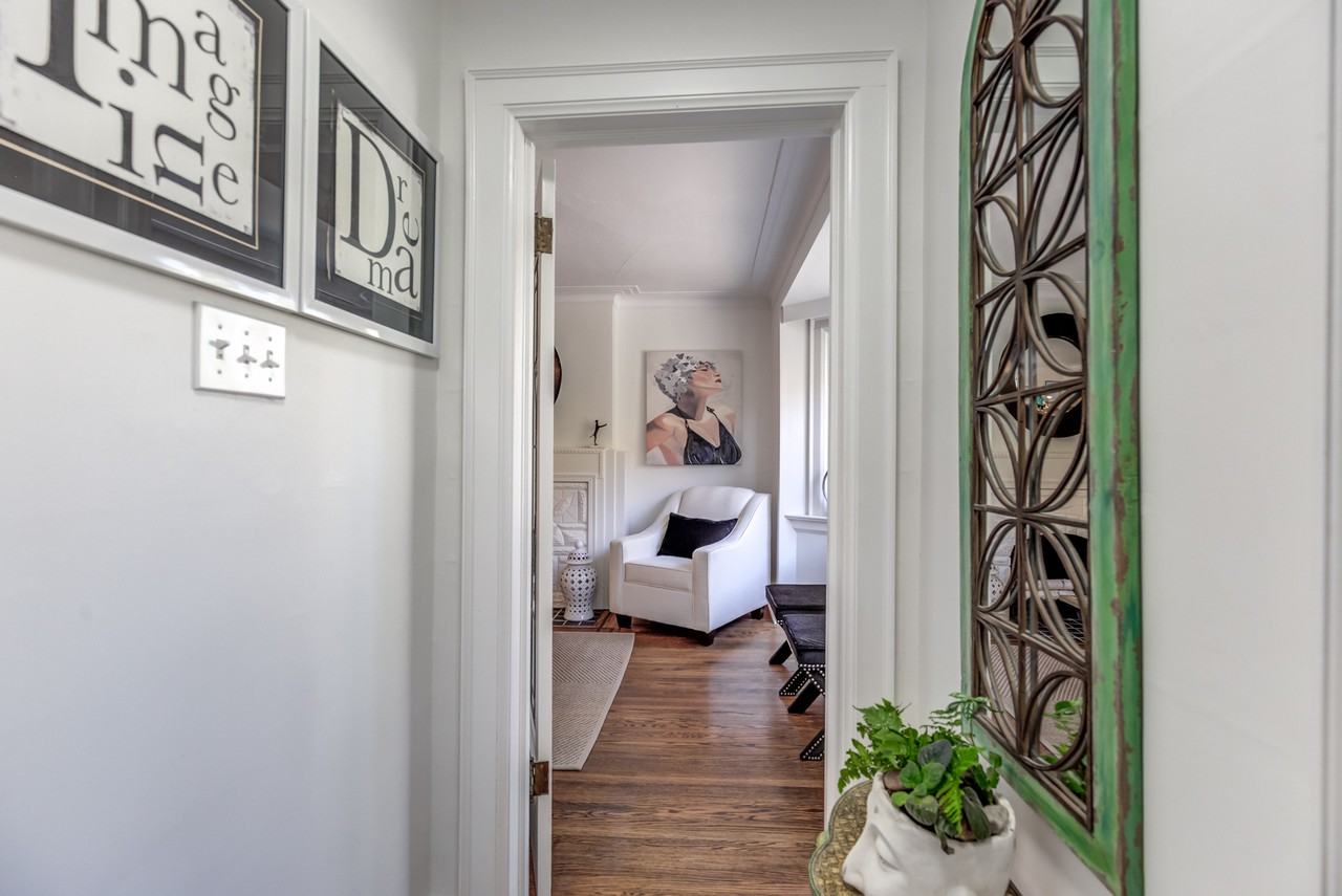 376 Glen Manor Drive - Photo 2 of 17