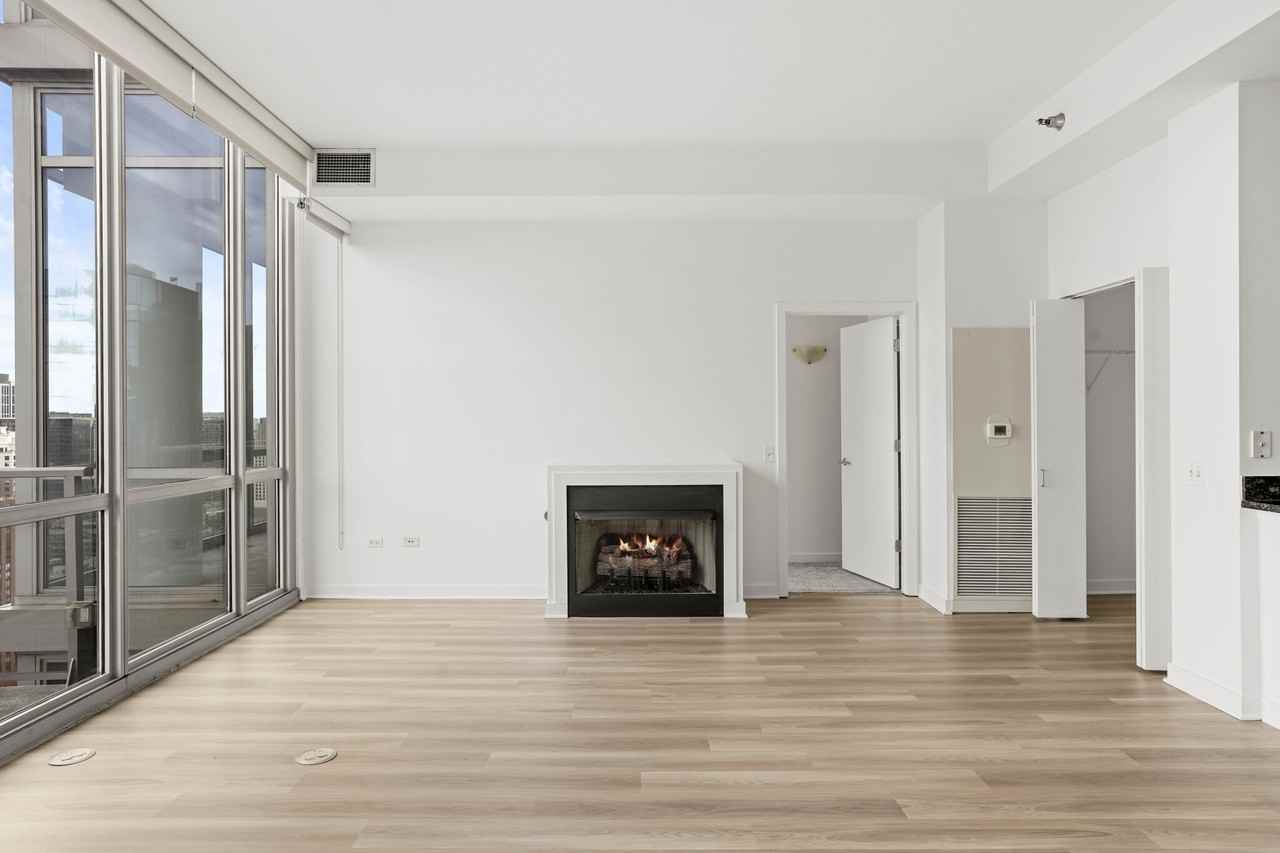 730 S Clark St #1-1-5PH - Photo 3 of 23