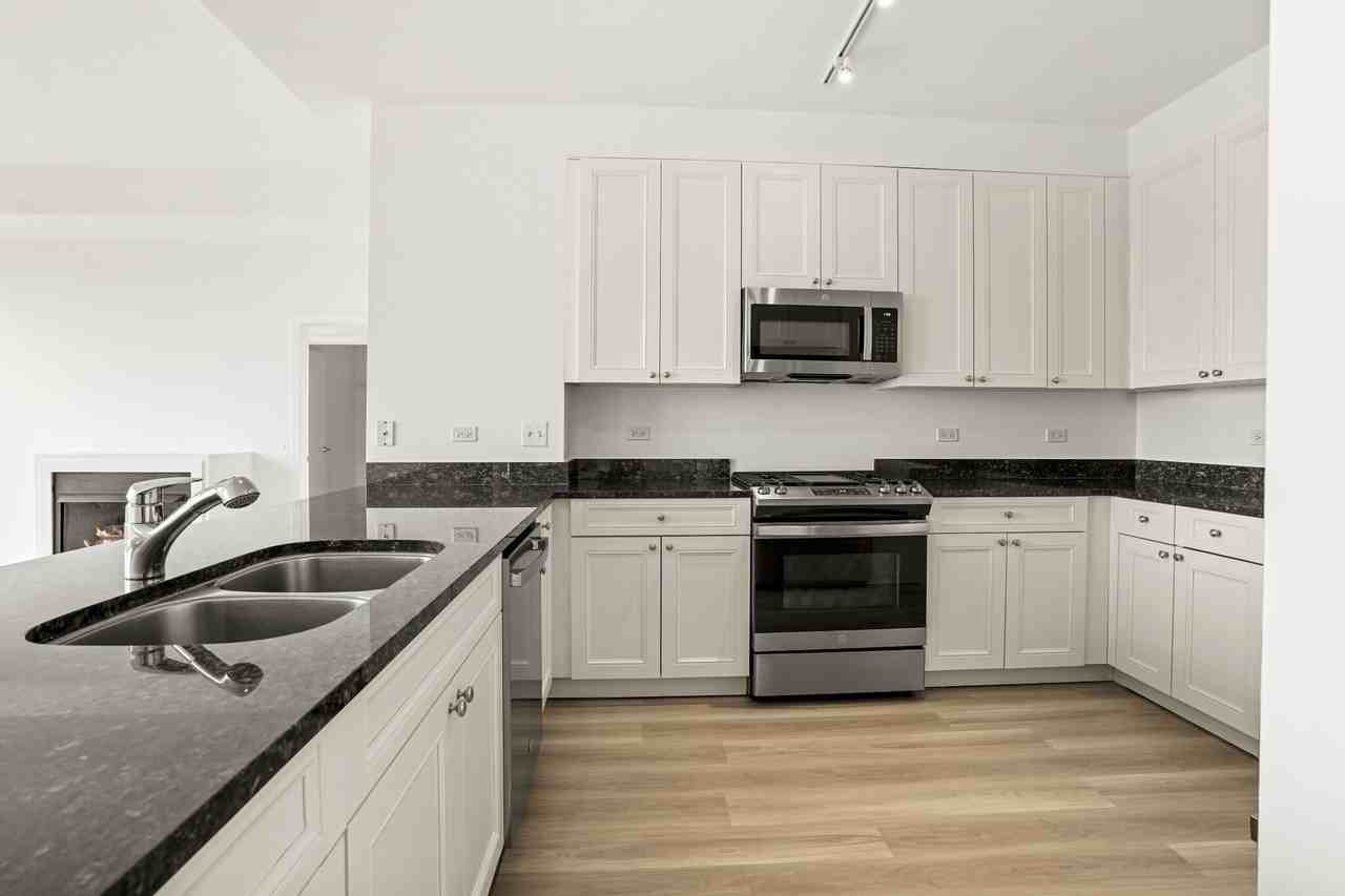 730 S Clark St #1-1-5PH - Photo 6 of 23