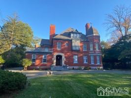 featured image of 527 West 8th Street ## 33