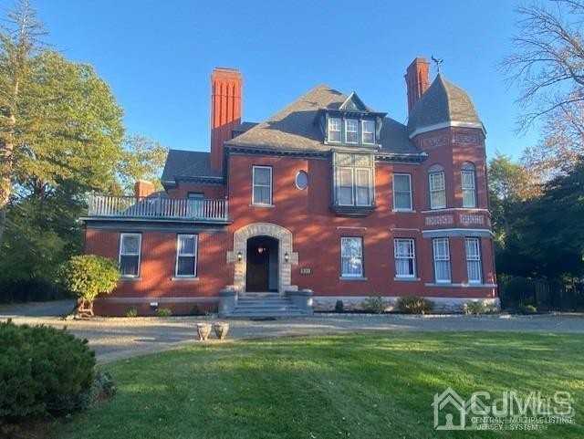 527 W 8th St ## 33 - Photo 2 of 5