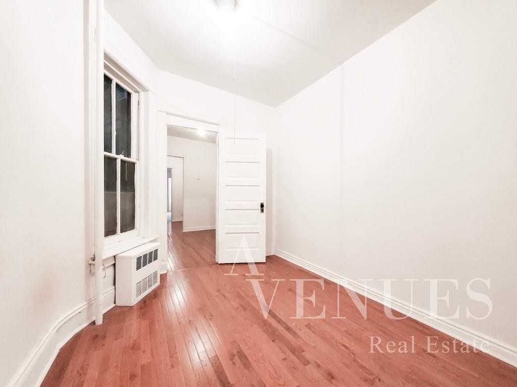 E 89th St 5E, New York, NY 10128 3 Bedroom Apartment for 3,900/month