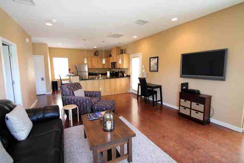 201 Aliso Dr Se - Photo 2 of 27