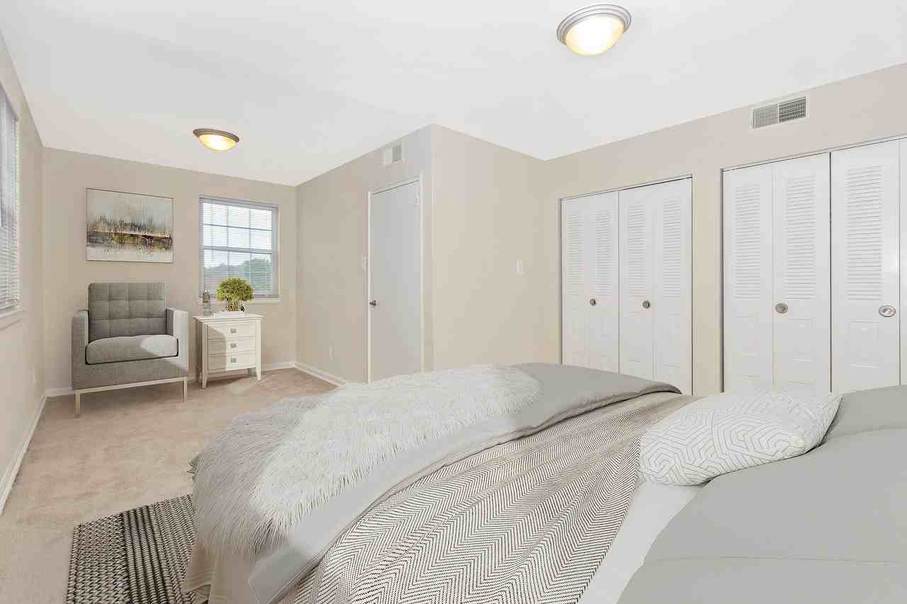 Landmark Apartments - Photo 4 of 27