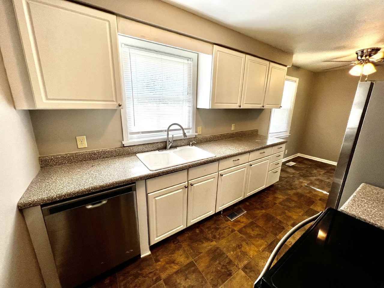 1880 Pardue Dr - Photo 5 of 21