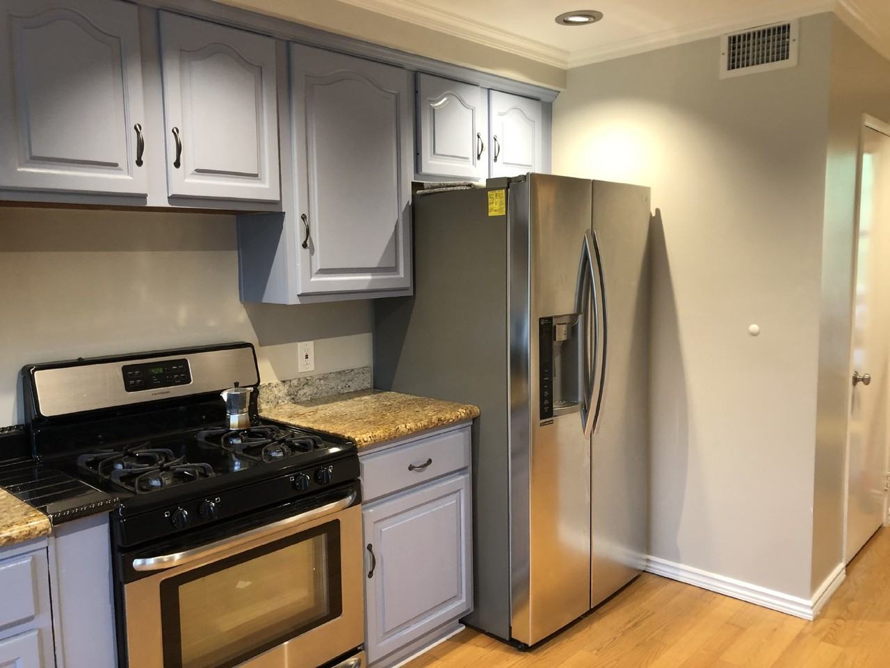 22681 Cass Ave - Photo 3 of 35