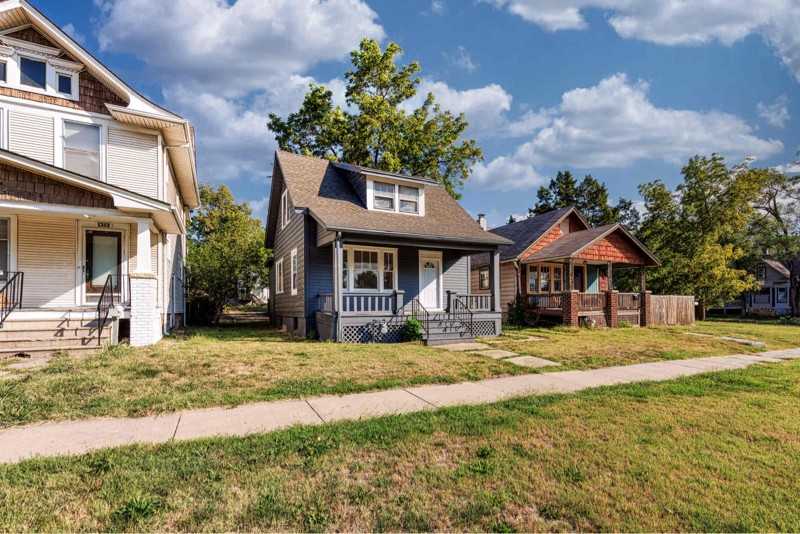 1310 Sw 17th St - Photo 2 of 24