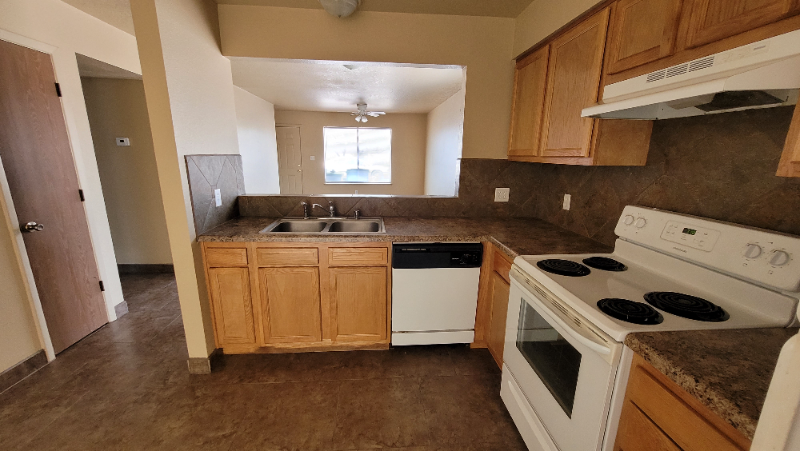 2110 Stanford St - Photo 2 of 14