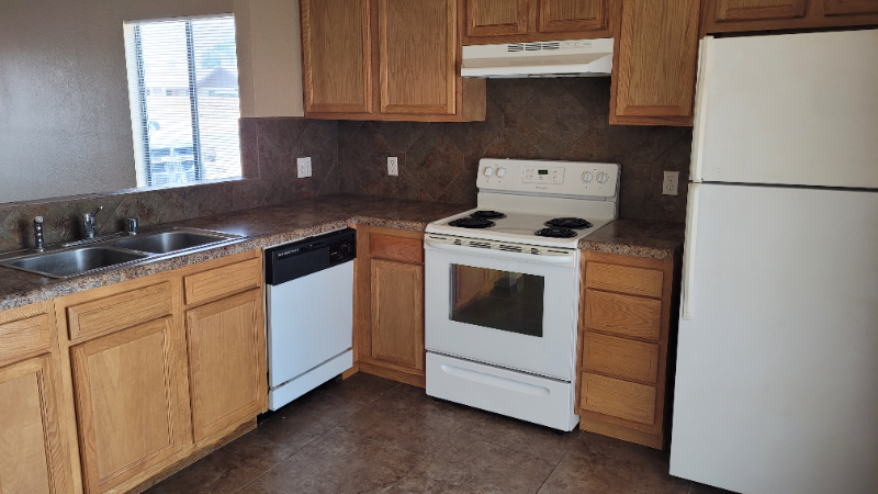 2110 Stanford St - Photo 3 of 14