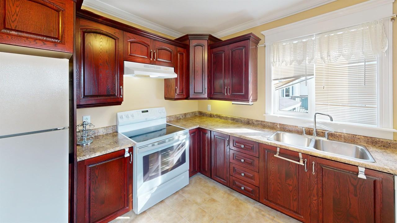 71 Viscount St #MAIN - Photo 2 of 11