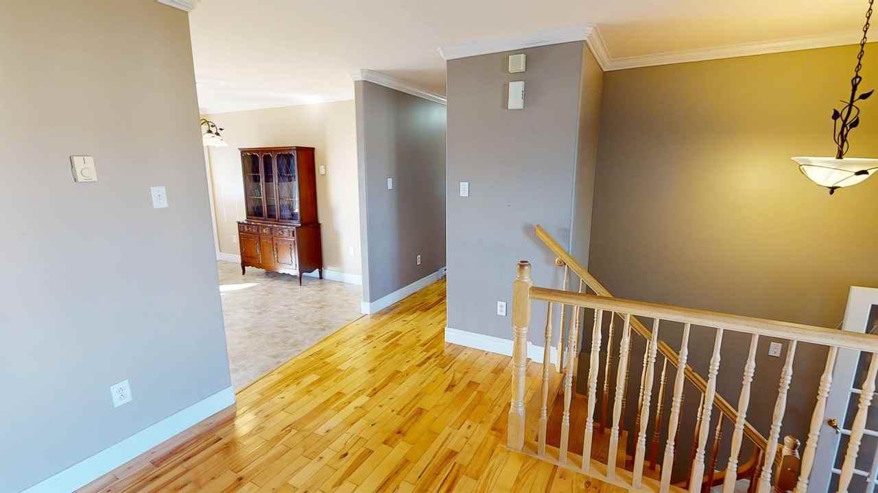 71 Viscount St #MAIN - Photo 3 of 11