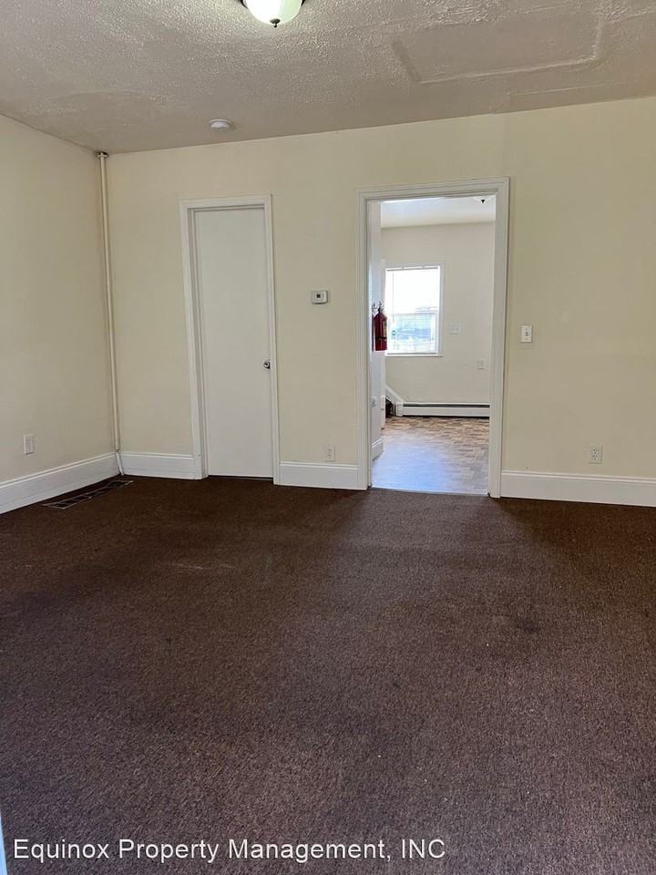 79 N West St - Photo 3 of 20