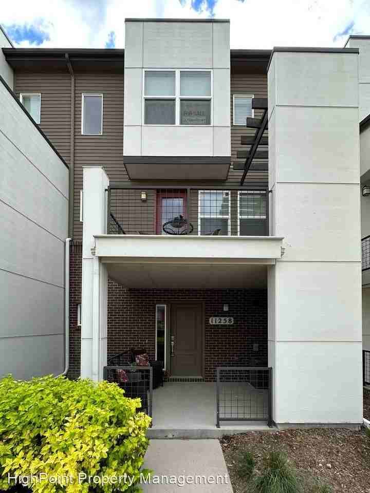 11258 Uptown Ave - Photo 2 of 21