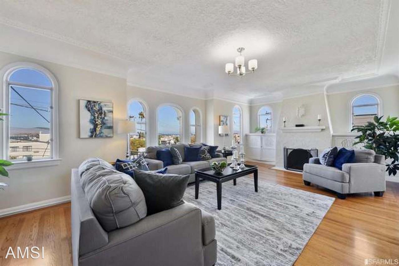 737 Chestnut St - Photo 3 of 30