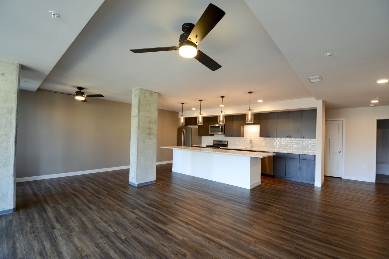 151 E Wilson - Photo 5 of 27