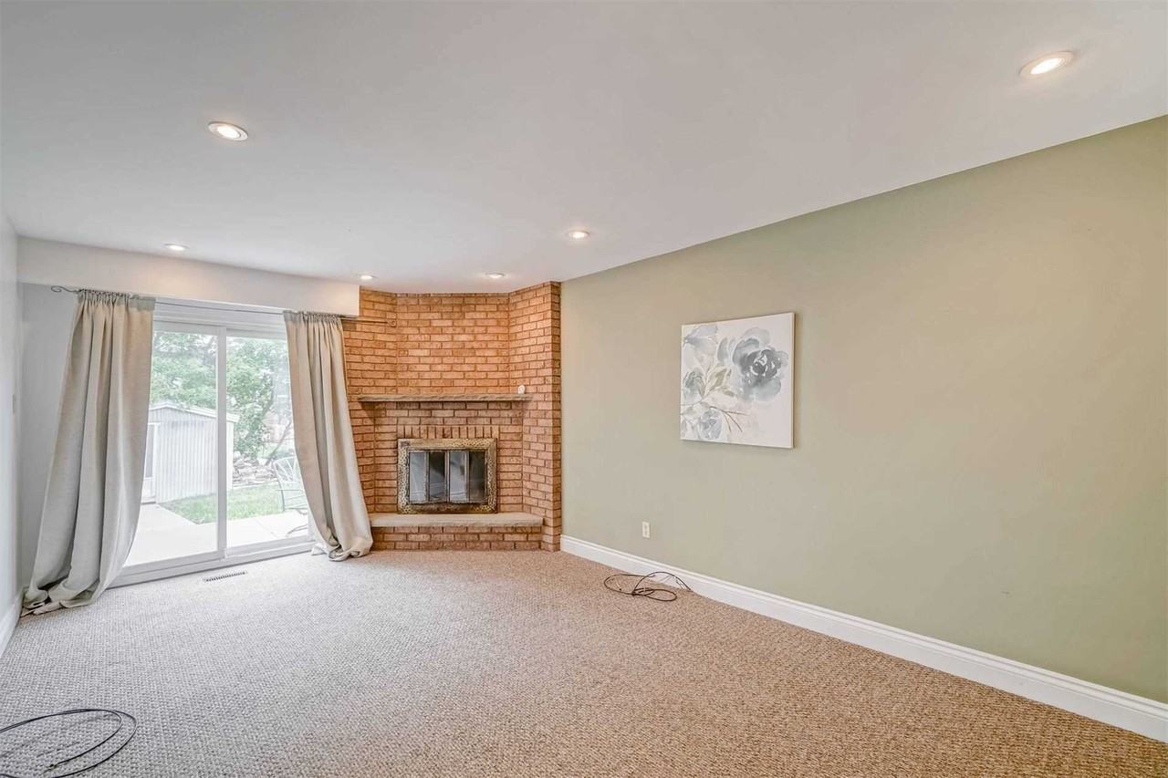 58 Camberley Crescent - Photo 2 of 9