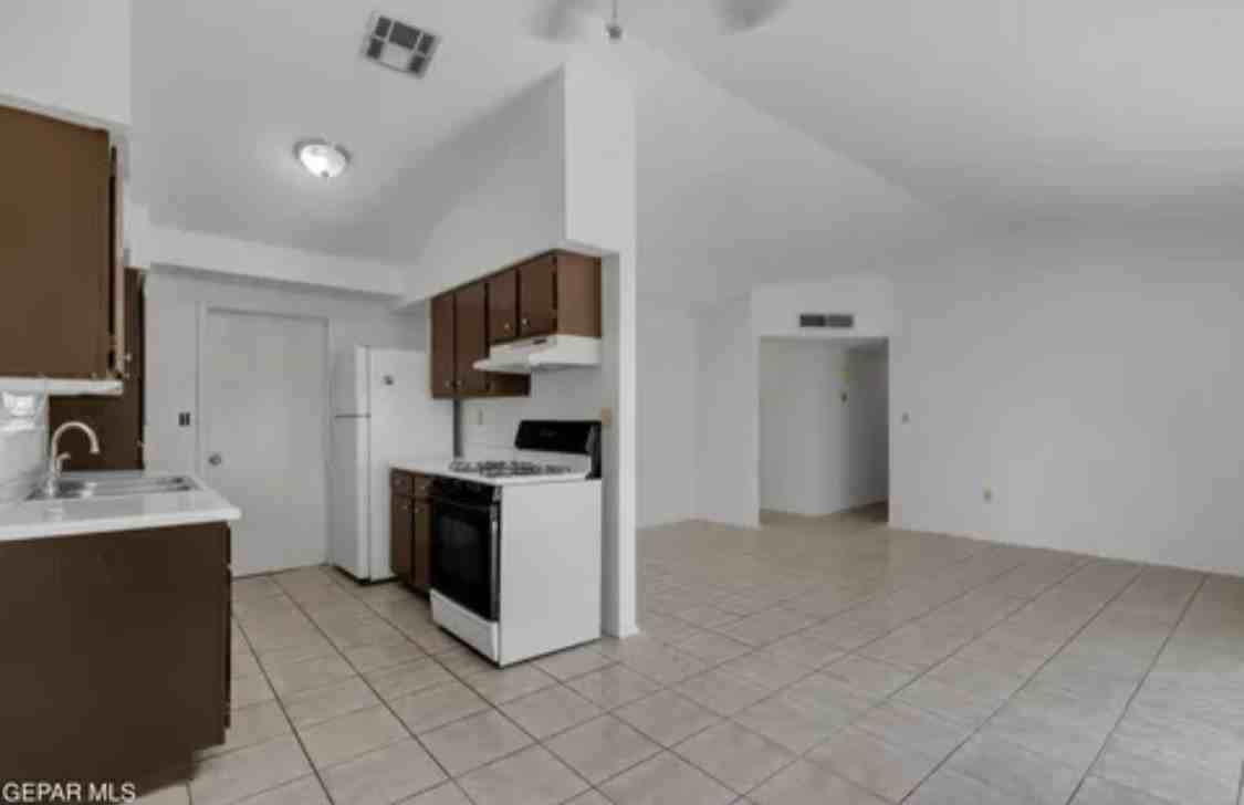 11676 Jim Thorpe Dr #NA - Photo 3 of 6