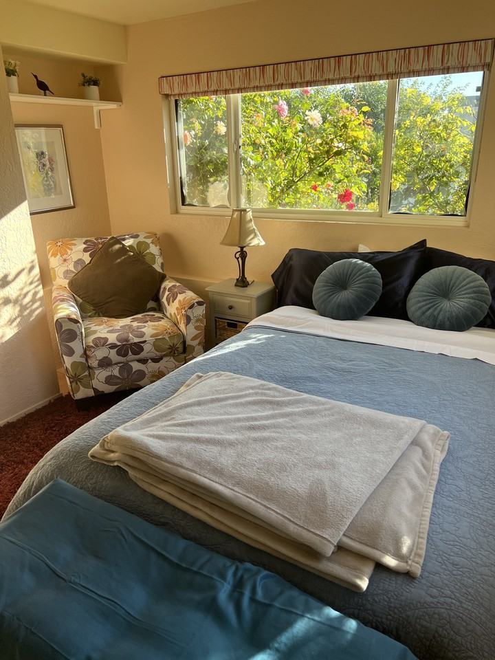 651 Kern St - Photo 3 of 14