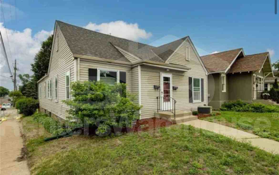 5003 Thomas Ave S - Photo 2 of 10