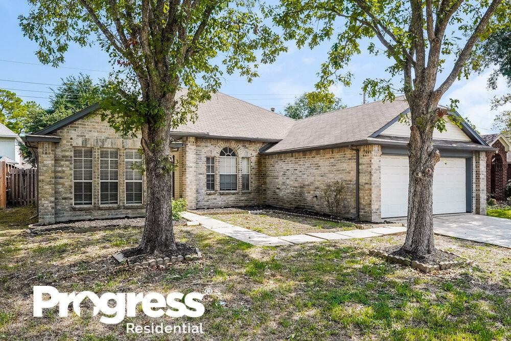 19010 Dee Woods Dr - Photo 3 of 16