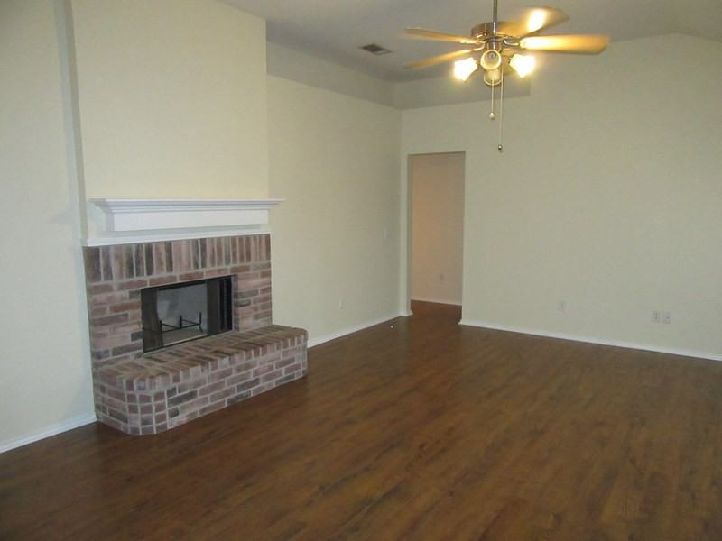 319 Lake Wichita Dr - Photo 3 of 24