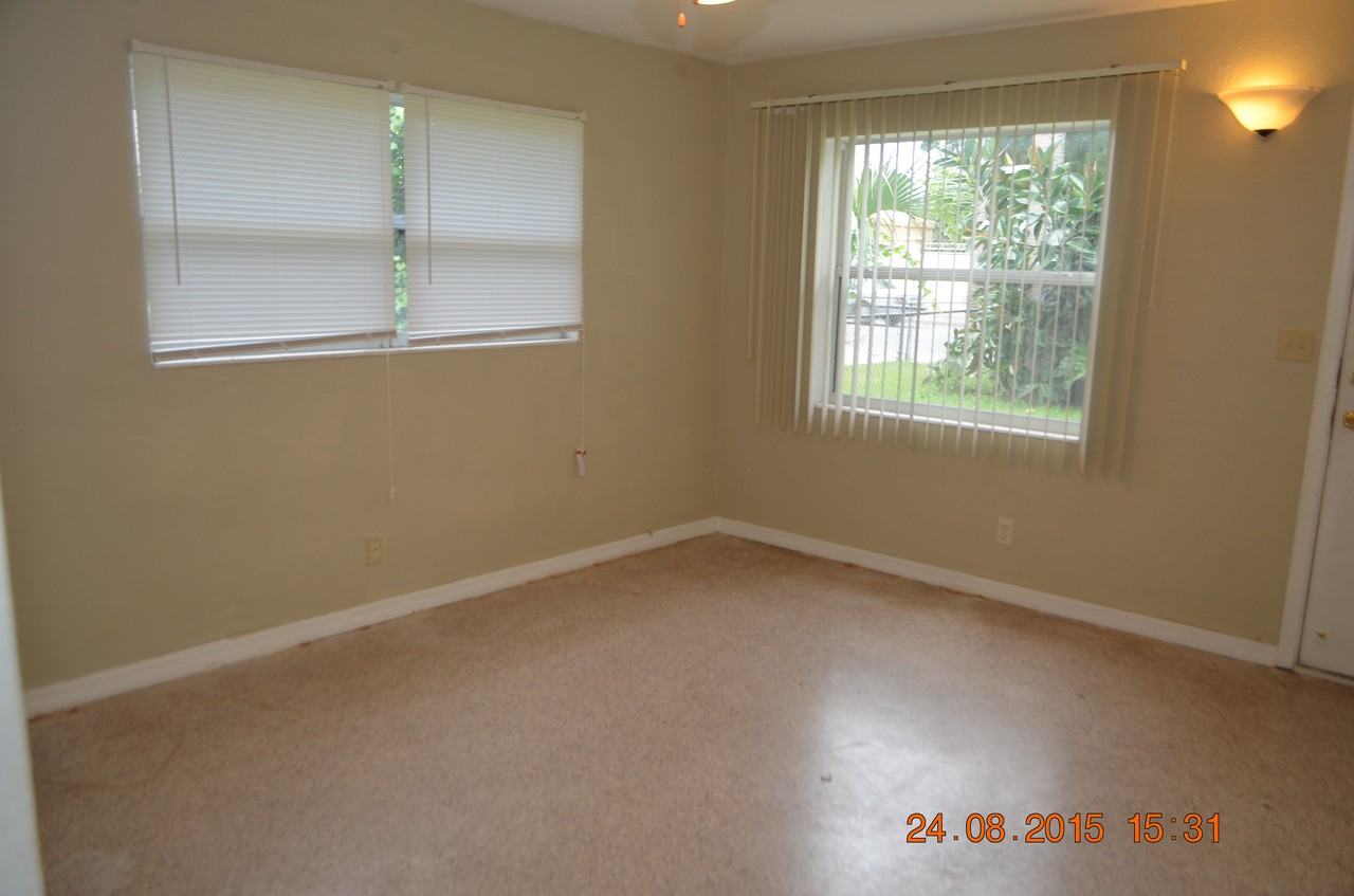 227 Lockhart St - Photo 3 of 12