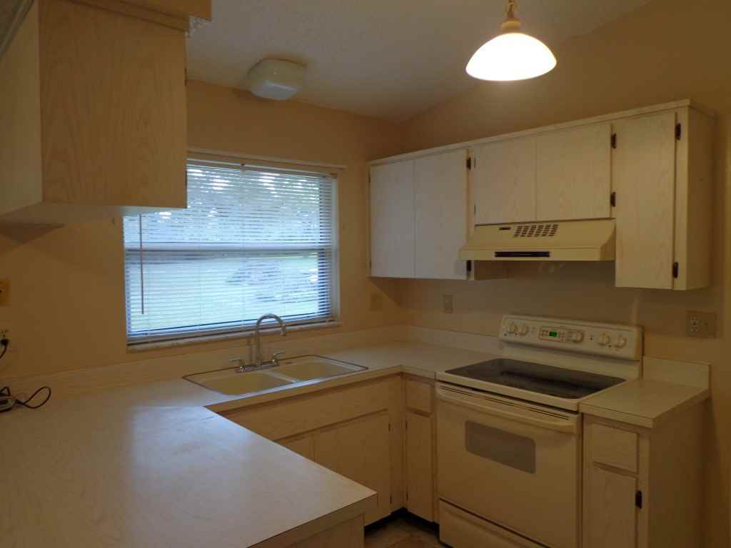 16736 Richloam Ln - Photo 3 of 11