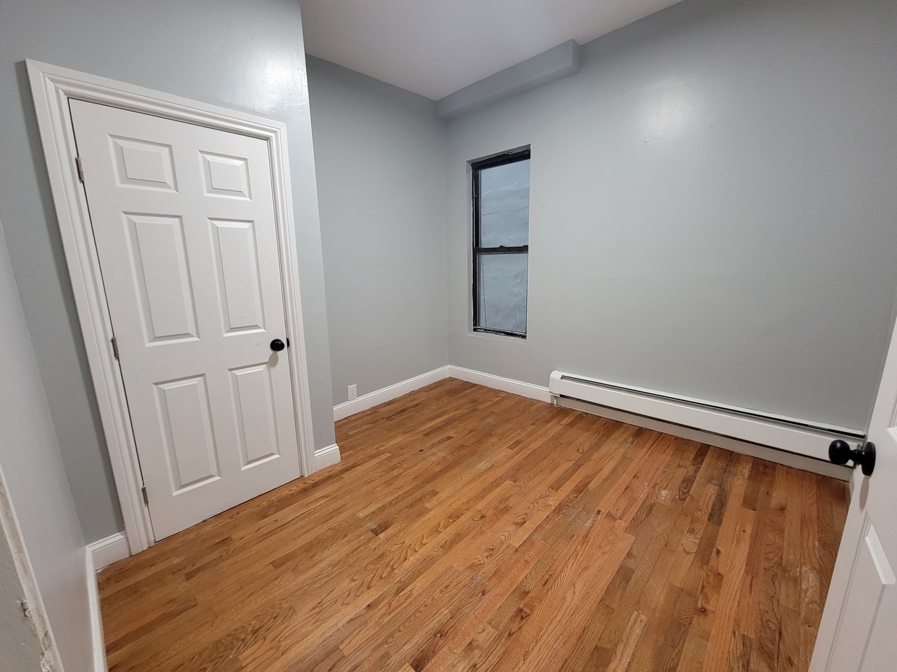 1494 Bryant Avenue 2 - Photo 3 of 8