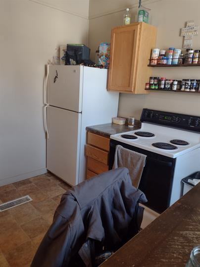 W5566 Sargent Ave - Photo 3 of 18