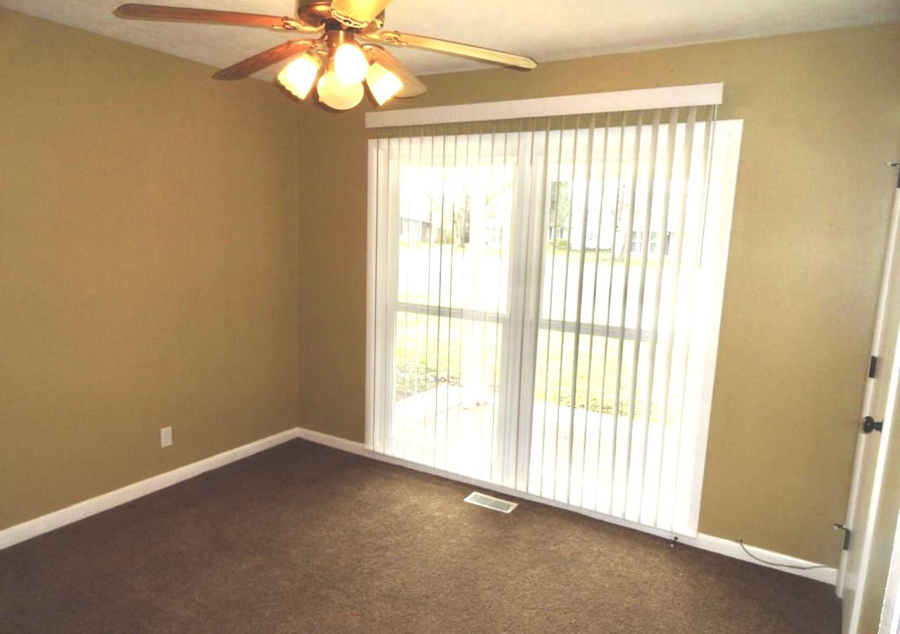 1913 Claremoor Dr #NA - Photo 3 of 5