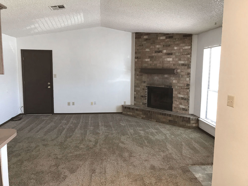 1018 Aspen Cir - Photo 2 of 10