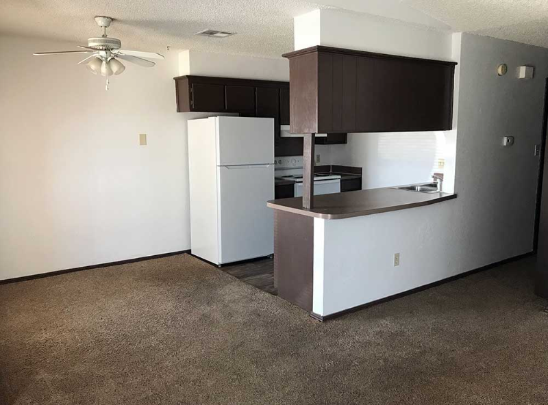 1018 Aspen Cir - Photo 3 of 10