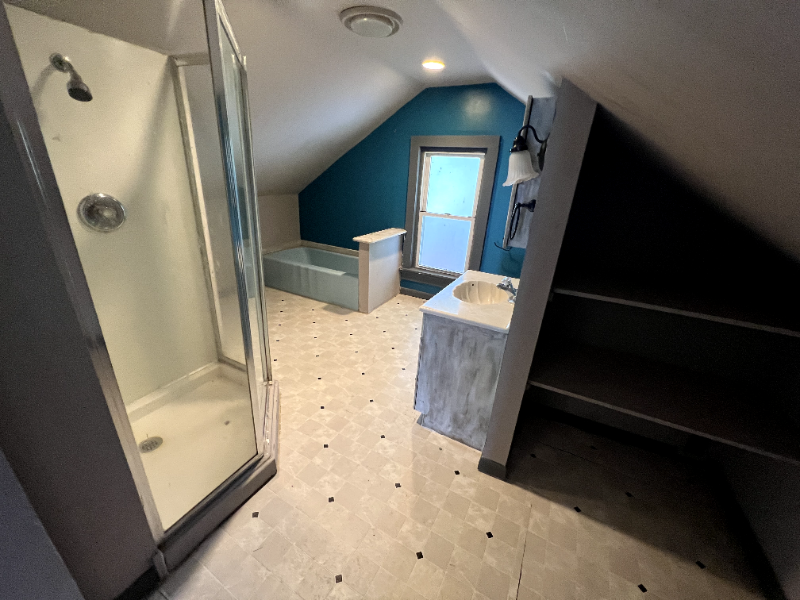 621 S Rotherwood Ave - Photo 4 of 15