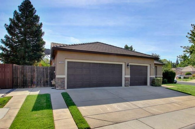 1608 Bottlebrush Cir - Photo 2 of 16