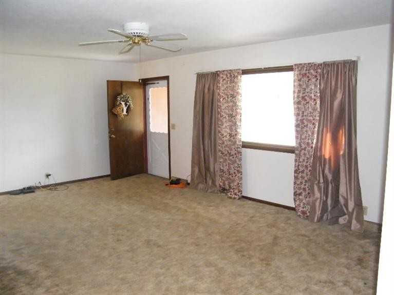 805 Lakeside Dr - Photo 2 of 27