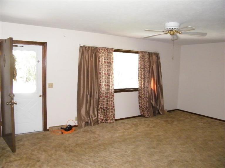 805 Lakeside Dr - Photo 3 of 27