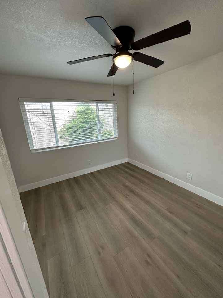 442 Smith Ave #8 - Photo 4 of 15