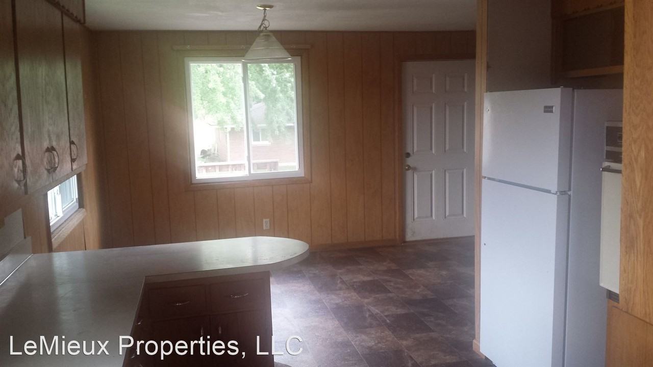 1028 6th Avenue S - Photo 3 of 12