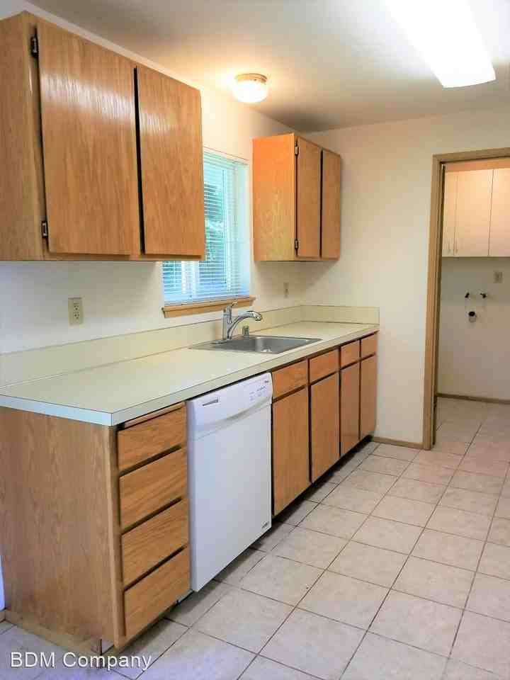 18307-18318 7th ST E - Photo 3 of 11