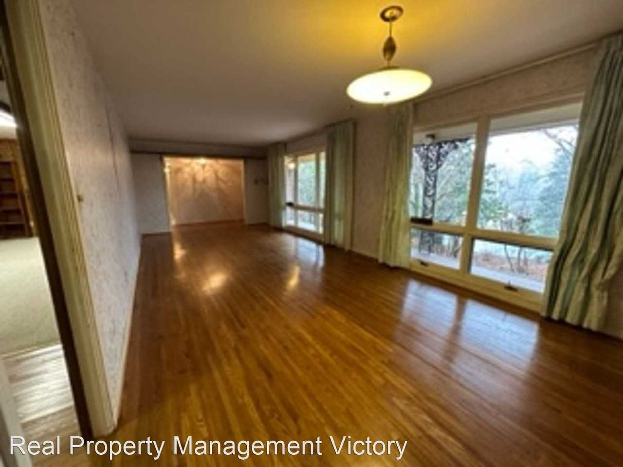 3320 Sandhurst Rd - Photo 2 of 14