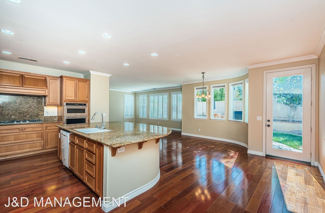 13306 Trailhead Pl - Photo 2 of 50