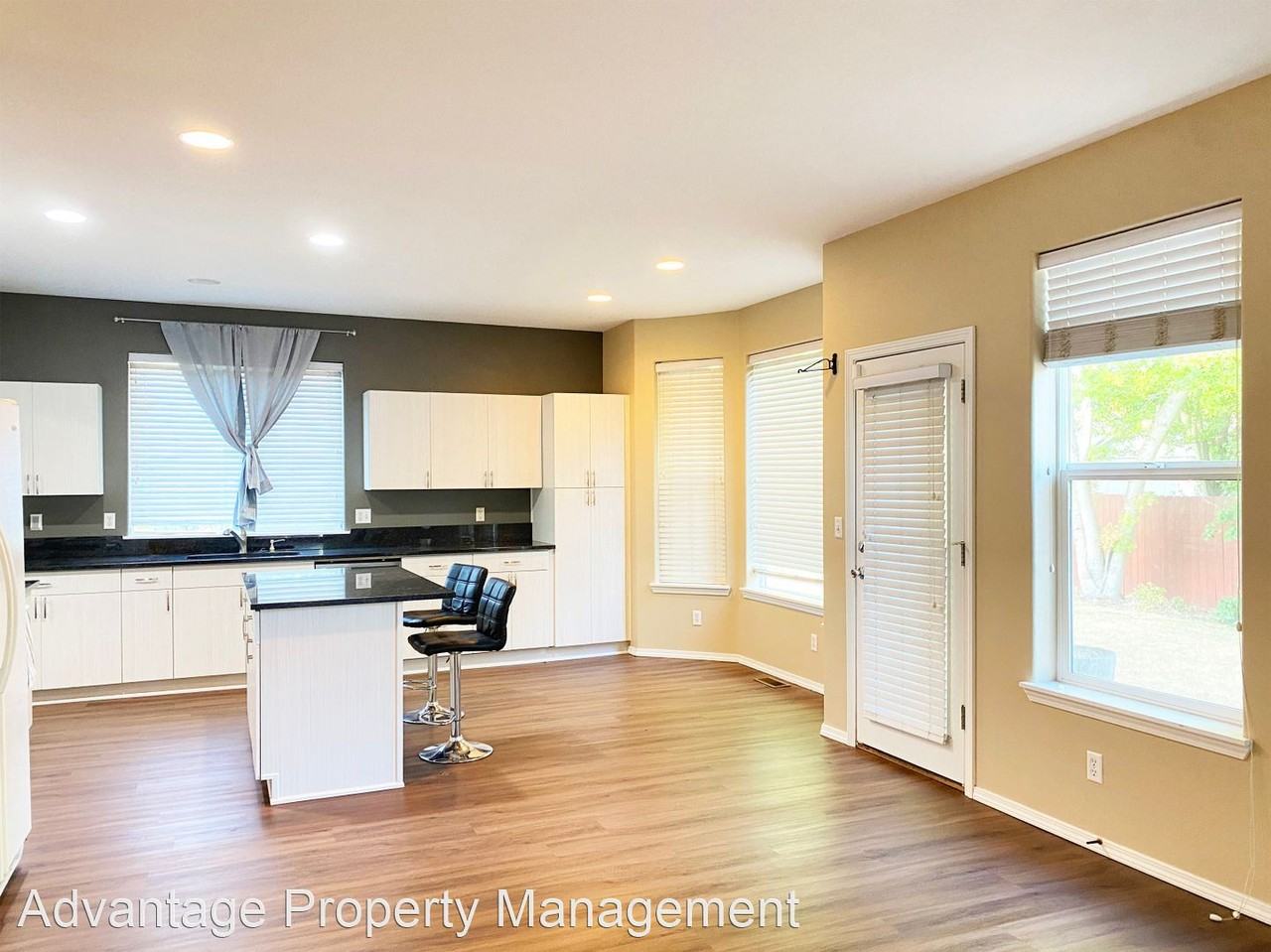 691 Griffin Dr - Photo 3 of 23