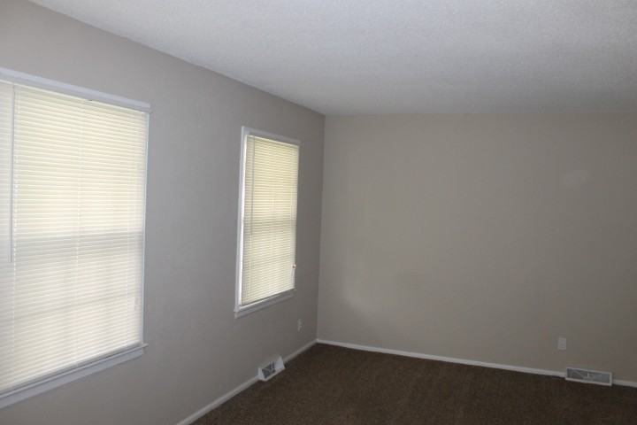 11500 Manchester Ave - Photo 3 of 11