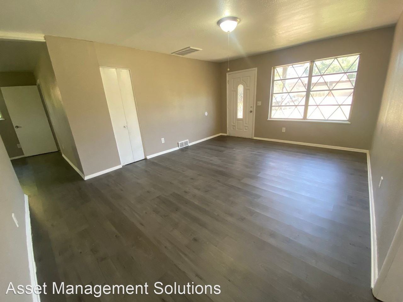 9917 N Mckinley Ave - Photo 2 of 10