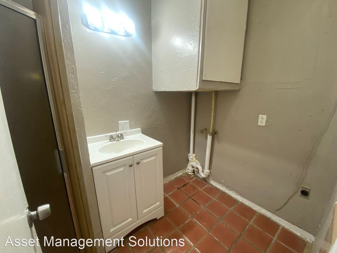 9917 N Mckinley Ave - Photo 3 of 10